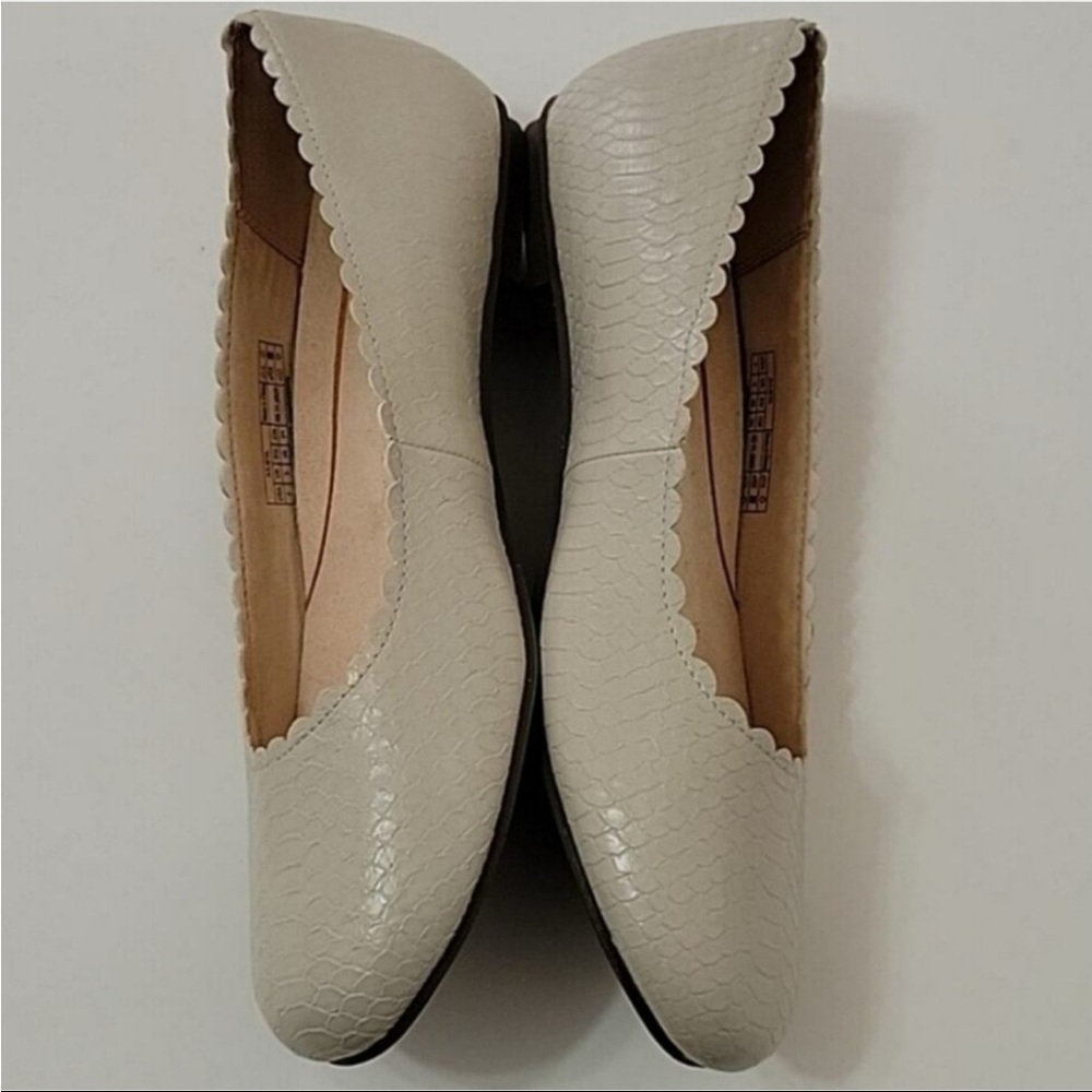 Vionic Women's Gray Textured Flats - Picture 2 of 4